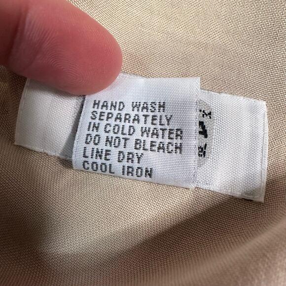 Sostanza Tan Silk Minimalist Top Womens L V-Neck Button Up Long Sleeve 100% Silk - Picture 7 of 7